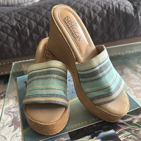 Sbicca Shoes - Blue and Tan Sz 8 Platform Shoes Casual Style mules wedge sandals